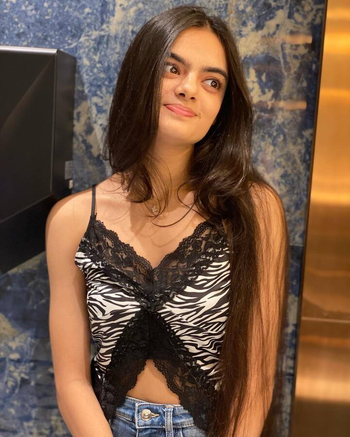 रुहानिका ने लोगों को अपने सपने फॉलो करने की सलाह दी और कहा, “मेरे लिए कोई रोक नहीं है. ये सिर्फ शुरुआत है. मैं पहले से ही बड़े सपने देख रही हूं. अपने सपने को पूरा करने के लिए मैं कड़ी मेहनत करूंगी. अगर आप भी देखते हैं तो ये जरूर पूरा होगा. सपने देखो, सपनों को फॉलो करो और ये पक्का पूरा होगा.”