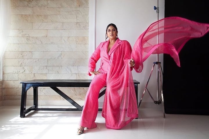 Boss Lady in Rose: She proves to be a boss lady in this rose crepe blazer embellished with crystals. Styled by Kanika Goyal, Raja is wearing a crystal-embellished dupatta. Raja completed the empowered woman look, with her crystal silver heels and a messy ponytail.