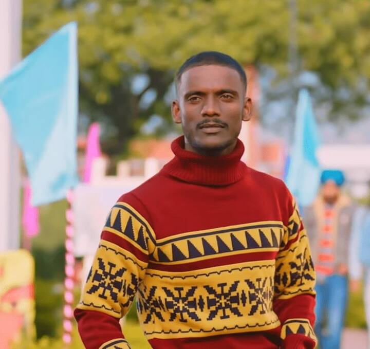 ਪੰਜਾਬੀ ਗਾਇਕ ਕਾਕਾ ਅਕਸਰ ਸੁਰਖੀਆਂ 'ਚ ਬਣਿਆ ਰਹਿੰਦਾ ਹੈ। ਉਹ ਆਪਣੀ ਪਰਸਨਲ ਤੇ ਪ੍ਰੋਫੈਸ਼ਨਲ ਲਾਈਫ ਕਰਕੇ ਅਕਸਰ ਚਰਚਾ ਵਿੱਚ ਰਹਿੰਦਾ ਹੈ। ਹੁਣ ਕਾਕਾ ਦੇ ਨਾਂ ਇੱਕ ਹੋਰ ਵੱਡੀ ਪ੍ਰਾਪਤੀ ਜੁੜ ਗਈ ਹੈ। ਜੀ ਹਾਂ, ਕਾਕਾ ਨੂੰ ਯੂਟਿਊਬ ਵੱਲੋਂ ਗੋਲਡ ਪਲੇਅ ਬਟਨ ਸਨਮਾਨ ਵਜੋਂ ਦਿੱਤਾ ਗਿਆ ਹੈ।