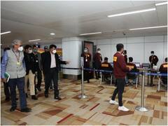 केंद्रीय स्वास्थ्य मंत्री ने दिल्ली एयरपोर्ट का किया दौरा, बोले- सतर्क रहें