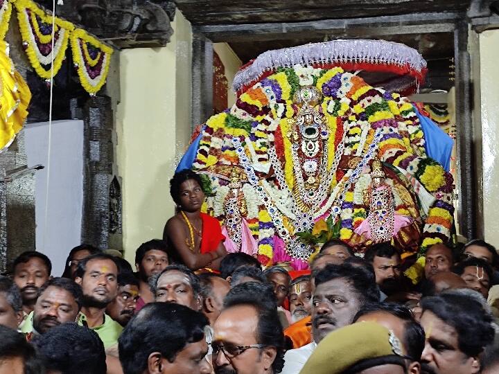 சேலம்: கோட்டை அழகிரிநாதர் கோயில் வைகுண்ட ஏகாதசி சிறப்பு வைபவம் Salem: Vaikunda Ekadasi special Vaipavam was held at kottai AlagiriNathar temple TNN சேலம்: கோட்டை அழகிரிநாதர் கோயில் வைகுண்ட ஏகாதசி சிறப்பு வைபவம்