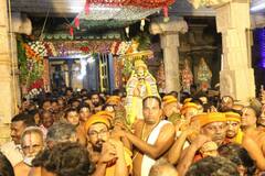 ஸ்ரீரங்கம் கோவிலில் சொர்க்கவாசல் திறப்பு, பக்தர்களுக்கு அருள்பாலித்த ரங்கநாதர்!