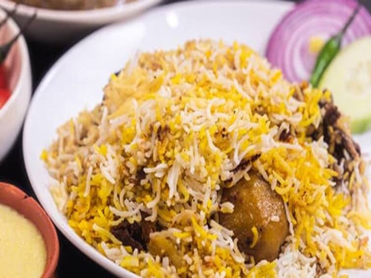 Swiggy informed new year night food delivery aggregator has delivered 3.5 lakh biriyani 2.5 lakh pizza across the country அப்படி என்னதான் இருக்கு...? புத்தாண்டில் பிரியாணி படைத்த சாதனை! திக்குமுக்காடிய ஸ்விகி ஊழியர்கள்!