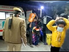 Suryanagari Express हुई दुर्घटनाग्रस्त, 11 डिब्बे बेपटरी,  तस्वीरों में देखें हादसा