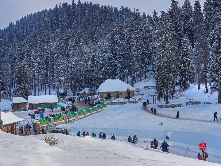 Jammu Kashmir Minus 8.2 in Gulmarg this much in Pahalgam Kashmir coldest night recorded here Jammu-Kashmir: गुलमर्ग में माइनस 8.2, पहलगाम में -9.4, कश्मीर की सबसे ठंडी रात यहां हुई दर्ज