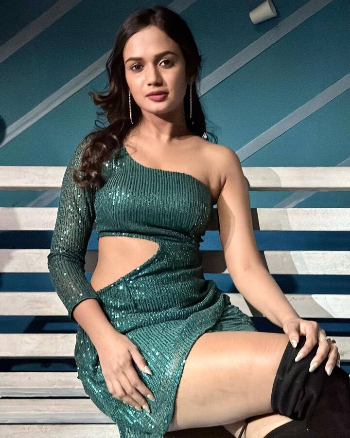 ప్రస్తుతం వరుస టీవీషో, ఇంటర్వ్యూలతో బీజీ బీజీగా ఉంటోంది అరియానా.Photo Credit@Ariyana/Instagram