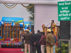 In Pics: नए साल पर दिल्ली के लोगों को CM केजरीवाल का तोहफा, 50 और नई इलेक्ट्रिक बसों को दिखाई हरी झंडी