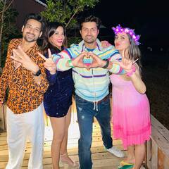 In Pics: न्यू ईयर पार्टी में पति विक्रांत के साथ कोज़ी हुईं मोनालिसा, ब्लू शॉर्ट ड्रेस में दिखीं हसीन