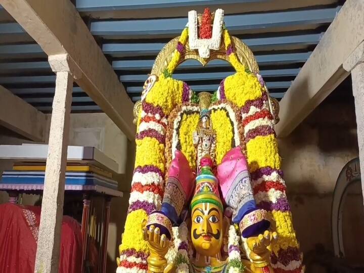 Opening of Paramapatha Vaasal or Heaven Vaasal at Kanchipuram Vaikunda Perumal temple on Vaikunda Ekadasi TNN காஞ்சிபுரம் வைகுண்ட பெருமாள் திருக்கோயில் சொர்க்கவாசல்  திறப்பு