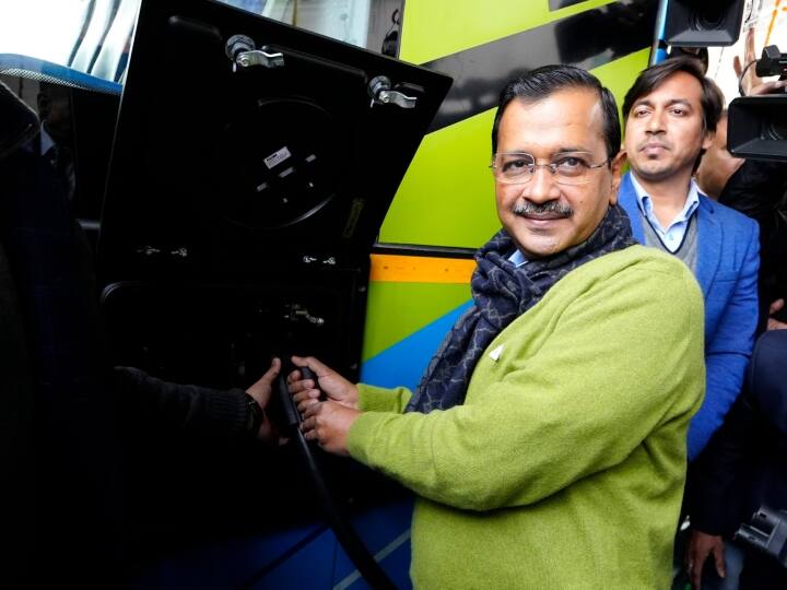 Delhi News: CM Arvind Kejriwal ने कहा कि इतनी सारी इलेक्ट्रिक बसें आएंगी तो हमें उनके लिए चार्जिंग स्टेशन और बस डिपो की भी जरूरत पड़ेगी. बस डिपो के इलेक्ट्रिफिकेश का काम बहुत तेजी से चल रहा है.