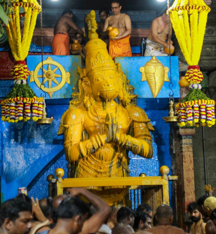 মঙ্গলবার হনুমানজির পুজো করলে পারিবারিক অশান্তি দূর হবে। পরিবারের উপর দৃষ্টি পড়বে না। মঙ্গলবার হনুমানজির পুজো করা হয়, কারণ মঙ্গলবার হনুমানজি জন্মেছিলেন, তাই সপ্তাহের এই দিন হনুমানজির পুজো করার উপযুক্ত সময়। সঙ্কটমোচন হনুমানের পুজো করুন এইভাবে, সফল হতে বেশি সময় লাগবে না ৷