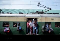 आर्थिक संकट से जूझ रही पाकिस्तान रेलवे, तीन दिन का ही तेल स्टॉक बचा, वेतन- पेंशन के लिए नहीं है फंड