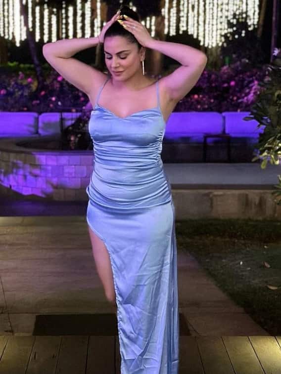 श्रद्धा आर्या का पति संग लिपलॉक हुआ वायरल