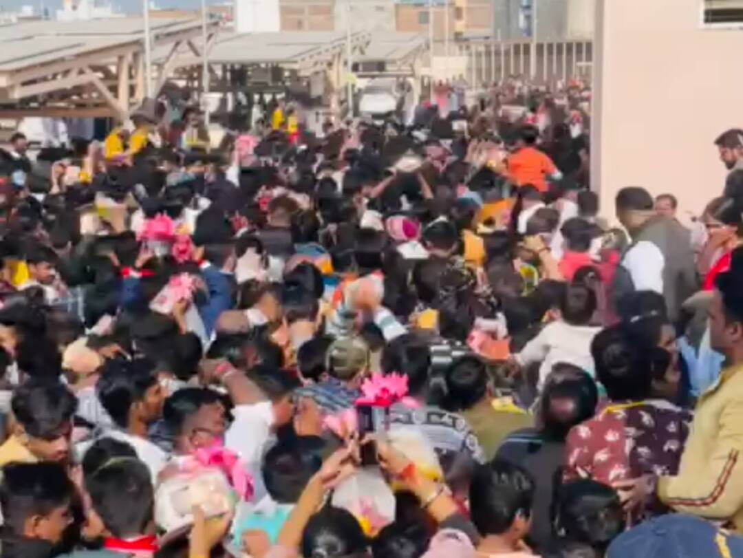 Ujjain News: श्रद्धालुओं ने तोड़ा नए साल पर रिकॉर्ड, महाकाल के दरबार में इतने लाख भक्तों ने लिया आशीर्वाद MP News Five lakh devotees reached the Mahakal temple of Ujjain on the new year ann Ujjain News: श्रद्धालुओं ने तोड़ा नए साल पर रिकॉर्ड, महाकाल के दरबार में इतने लाख भक्तों ने लिया आशीर्वाद