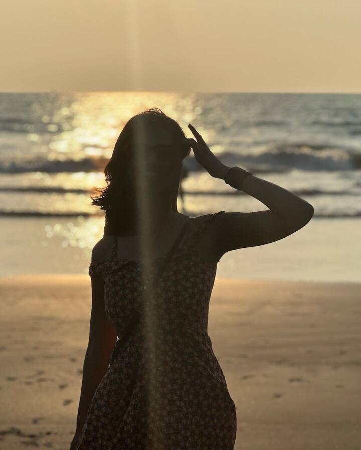 హిట్ 2 సినిమాతో సూపర్ హిట్ ని తన ఖాతాలో వేసుకుంది. Image Credit: Meenakshi Chaudhary/ Instagram