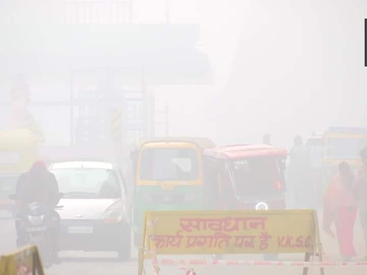 The cold wave has been gripping various cities and states in India. A thick blanket of fog now covers many cities reducing visibility, Madhya Pradesh is no exception. Here is a visual from the streets of Madhya Pradesh showing the decline in visibility. (Image Source: ANI)