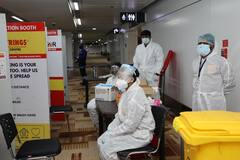 COVID-19: केंद्रीय स्वास्थ्य मंत्री मनसुख मांडविया ने दिल्ली एयरपोर्ट का किया दौरा, की जा रही है रैंडम सैंपलिंग, देखें तस्वीरें