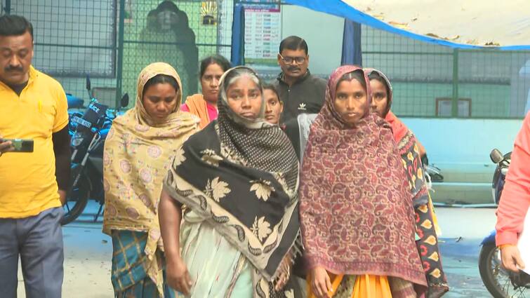 5 women from Chhattisgarh were caught in the city for pick pocketing Kolkata Police: কোলে শিশু নিয়ে শহরের ভিড়ে মিশে হাতিয়ে নেওয়া হত মূল্যবান জিনিস, পাকড়াও ছত্তীসগঢ়ের ৫ মহিলা