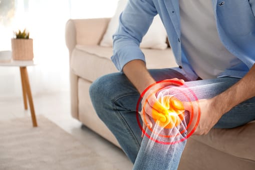 how to cure joint pain what to eat to prevent joint pain health benefits of dry coconut लुब्रिकेशन की समस्या दूर करता है सूखा नारियल, इस खास टाइम पर खाने से दूर रहती है जोड़ों के दर्द की समस्या