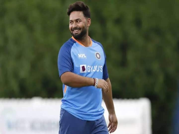 injured rishabh pant visitors not giving time to him rest in max hospital dehradun Rishabh Pant Injury: हॉस्पिटल में आराम नहीं कर पा रहे ऋषभ पंत, मिलने वालों से परेशान हुआ परिवार