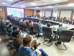 इंदौरः एनआरआई सम्मेलन में घर से टिफिन लेकर आएंगे अधिकारी, जानें- अपर कलेक्टर ने क्यों दिये निर्देश?