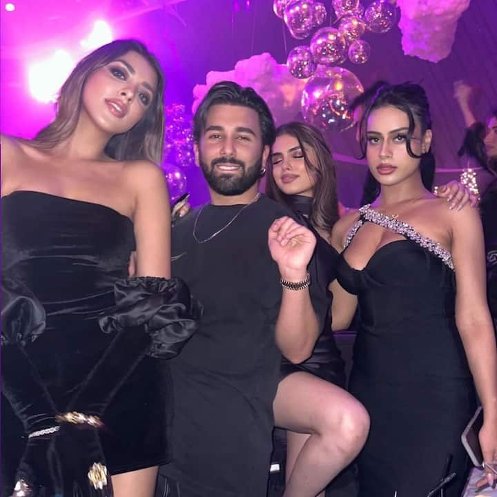 न्यू ईयर पार्टी के दौरान की न्यासा देवगन की लेटेस्ट तस्वीरें सोशल मीडिया पर सामने आई हैं.