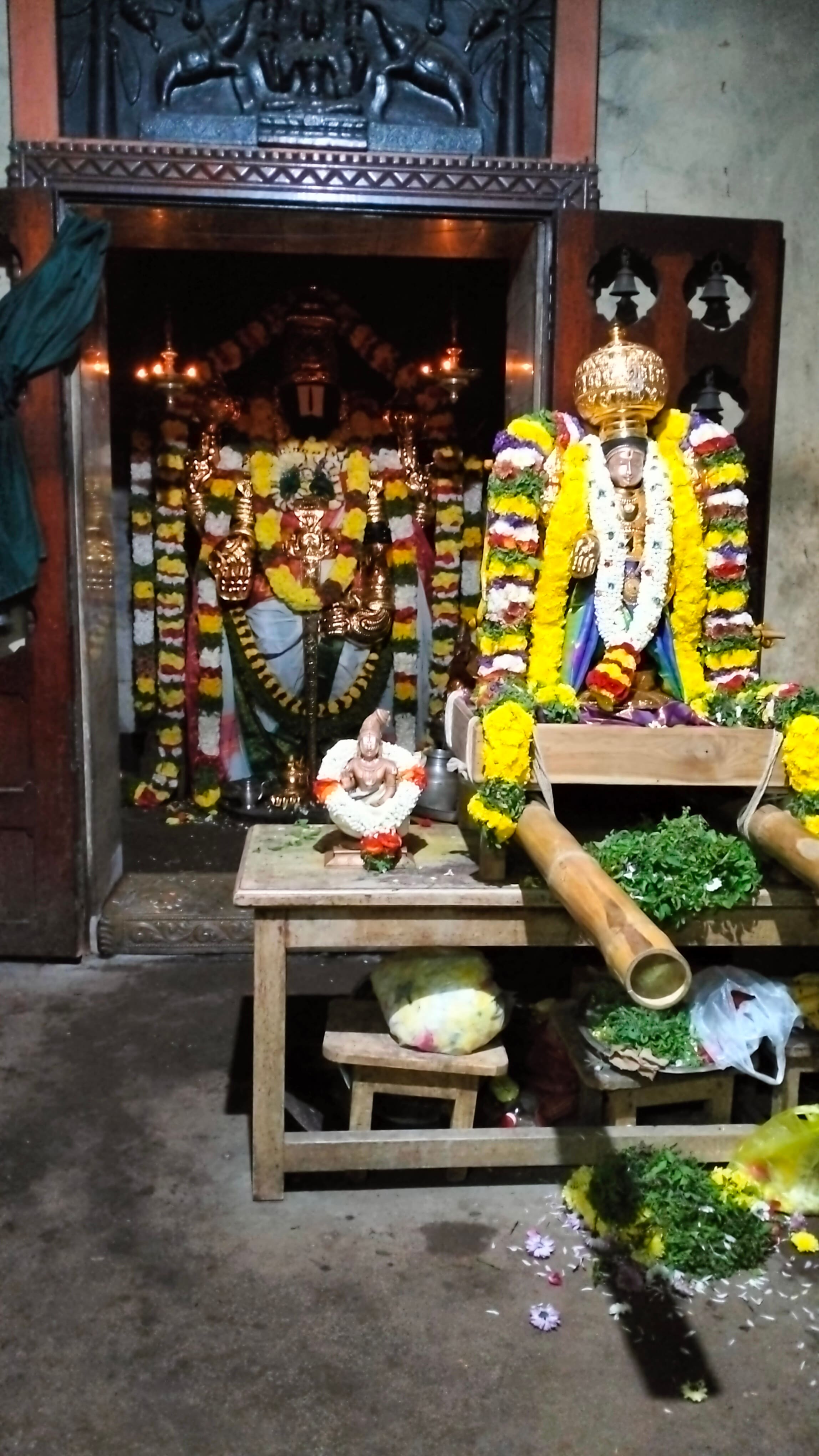 அரூர் பழையபேட்டை கரிய பெருமாள் கோயிலில் சொர்க்க வாசல் திறப்பு - திரளான பக்தர்கள் சாமி தரிசனம்