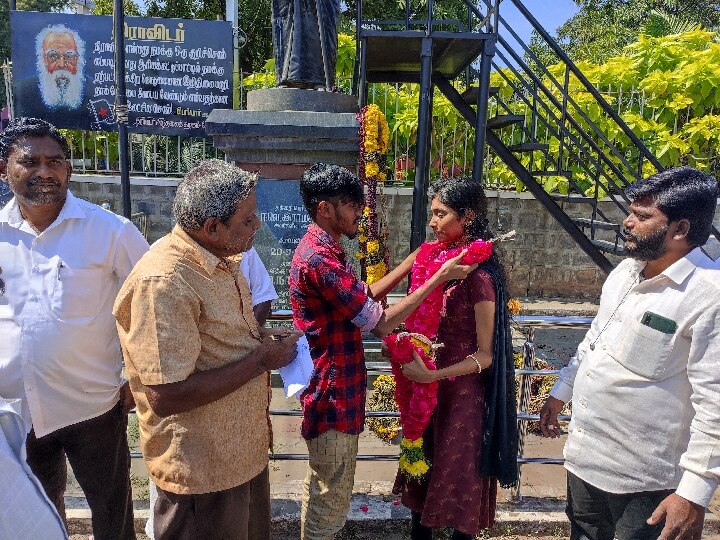 பெரியார் சிலை முன்பாக  காதல் ஜோடி சுயமரியாதை திருமணம் - எங்கு தெரியுமா..?