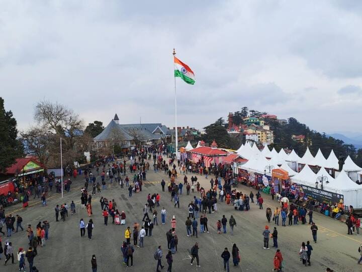 Himachal Pradesh 6.5 lakh tourists visited Shimla New Year celebrations last 8 days ann Himachal Pradesh: 8 दिन में 6.5 लाख पर्यटकों ने किया शिमला का दीदार, नए साल के जश्न के लिए देवालयों में उमड़ी भीड़
