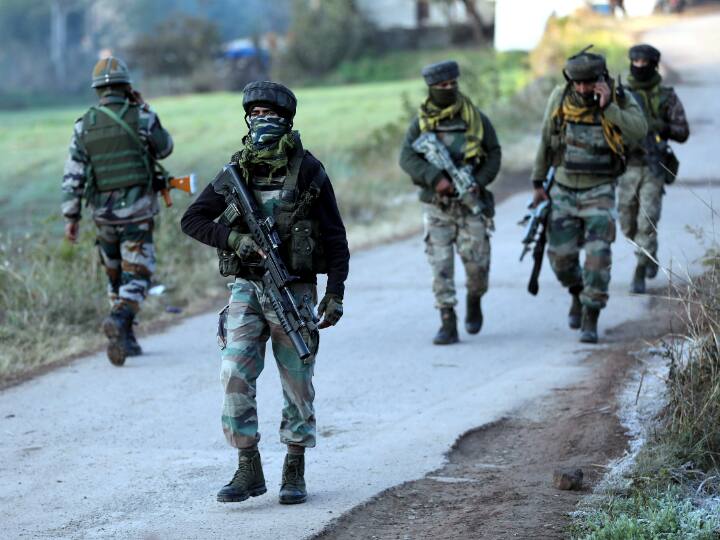 Rajouri Terror Attack: राजौरी में गोलीकांड के बाद चश्मदीदों ने बताया क्या हुआ वहां? ड्रोन के जरिए इलाके पर रखी जा रही नजर Jammu and Kashmir In Rajouri terrorists opened fire on the house of three minorities 4 died ann Rajouri Terror Attack: राजौरी में गोलीकांड के बाद चश्मदीदों ने बताया क्या हुआ वहां? ड्रोन के जरिए इलाके पर रखी जा रही नजर