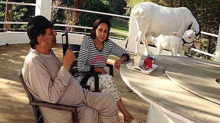 धर्मेंद्र के फार्म हाउस के बाहर का नजारा बहुत ही ज्यादा सुंदर है. इसकी कई वीडियोज आप एक्टर के इंस्टाग्राम अकाउंट पर भी देख सकते हैं.