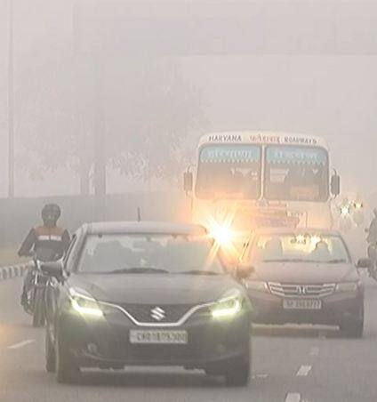 Fog In Punjab: चंडीगढ़ और मोहाली में कोहरा ही कोहरा, अगल-बगल खड़ा शख्स भी नहीं दिखता!