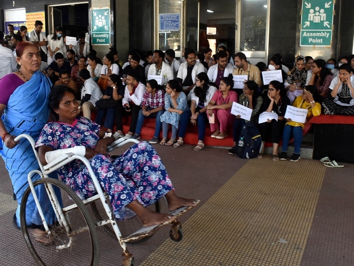 Maharashtra Doctors Strike: महाराष्ट्र के 7000 से ज्यादा रेजिडेंट डॉक्टर हड़ताल पर गए, खाली पदों को भरने की मांग