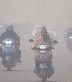 Fog In Punjab: ਚੰਡੀਗੜ੍ਹ ਤੇ ਮੁਹਾਲੀ 'ਚ ਧੁੰਦ ਹੀ ਧੁੰਦ, ਕੋਲ ਖੜ੍ਹਾ ਬੰਦਾ ਵੀ ਦਿੱਸਣੋਂ ਬੰਦ!
