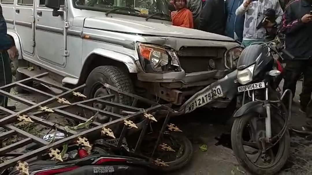 Car accident while learning 2 people injured Car Accidnet: গাড়ি চালানো শিখতে গিয়ে পরপর গাড়িতে ধাক্কা, আহত পথচারীরা