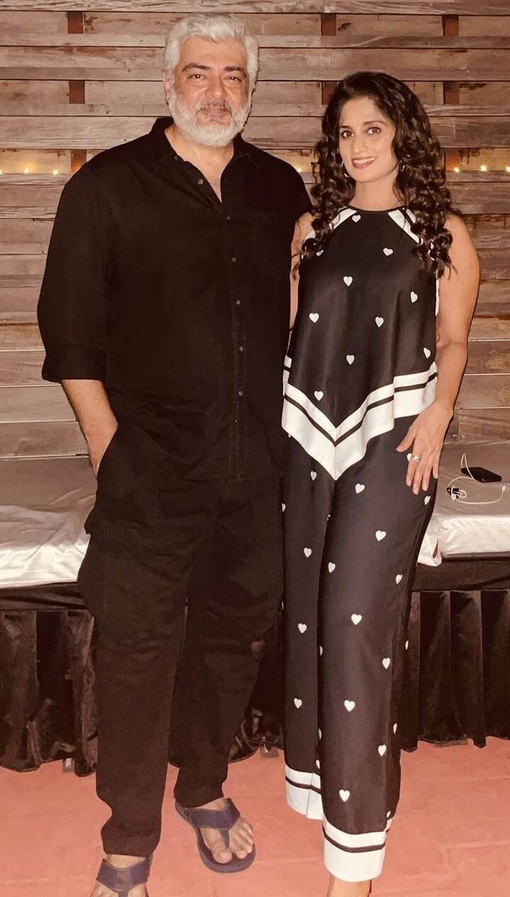 காதல் மனைவி ஷாலினியுடன் மேட்சிங் உடையில் அஜித்