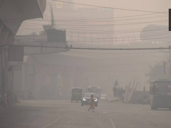 Conditions for West Bengal are also similar. Cold wave and fog have gripped the capital city of Kolkata. Here are some visuals of the city from this morning. (Image Source: ANI)