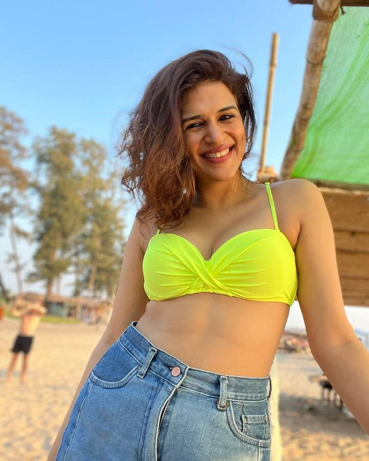 కొత్త ఏడాదికి స్వాగతం పలుకుతూ వెకేషన్ కి వెళ్ళింది ఈ అమ్మడు. Image Credit: Shraddha Das/ Instagram