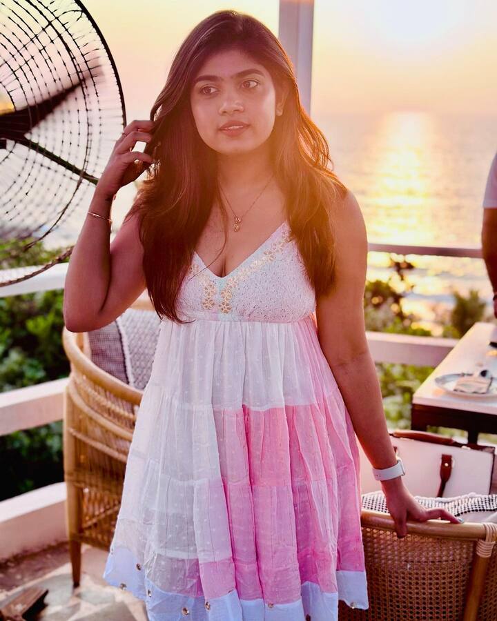 బుల్లి తెర బ్యూటీ రీతూ చౌదరి గురించి అందరికీ తెలిసే ఉంటుంది.Photo Credit@Rithu Chowdary/Instagram