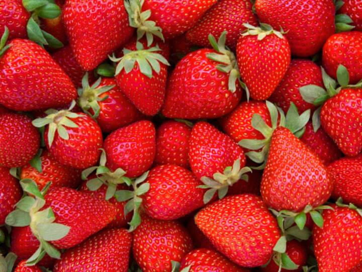 Strawberry benefits: ஸ்ட்ராபெர்ரி பழத்தின் நன்மைகள் குறித்து இங்கு அறிந்து கொள்ளலாம்.