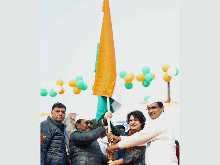 Congress leaders Rahul Gandhi and Priyanka Gandhi Vadra hand over the national flag to UP Congress president Brijlal Khabri to start the UP leg of the party's 'Bharat Jodo Yatra'. The yatra has covered over 3,000 km in 110 days. (Source: Twitter/@IYC)