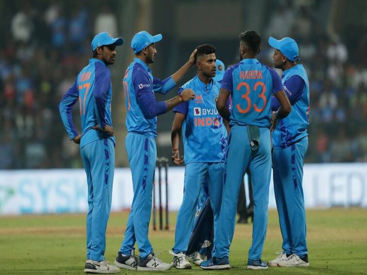 IND vs SL 1st T20: India won the first T20 against Sri Lanka by 2 runs IND vs SL 1st T20: அறிமுக போட்டியில் 4 விக்கெட்கள் எடுத்து அசத்திய மாவி.. இந்தியா 2 ரன்கள் வித்தியாசத்தில் த்ரில் வெற்றி!