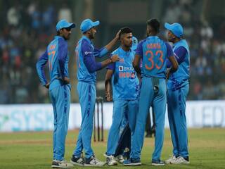 IND vs SL 1st T20: India won the first T20 against Sri Lanka by 2 runs IND vs SL 1st T20: அறிமுக போட்டியில் 4 விக்கெட்கள் எடுத்து அசத்திய மாவி.. இந்தியா 2 ரன்கள் வித்தியாசத்தில் த்ரில் வெற்றி!