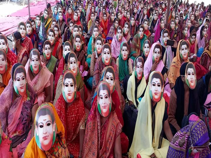 Anganwadi Sevika Protest at Azad Maidan: महाराष्ट्र राज्य अंगणवाडी कर्मचारी संघानं आज क्रांतीज्योती सावित्रीबाई फुले यांच्या जयंतीच्या निमित्तानं विविध मागण्यांसाठी आंदोलन केलं.