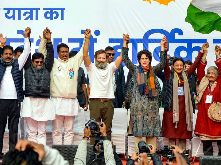 Delhi Congress President Anil Chaudhary, UP Congress President Brijlal Khabri, party MP KC Venugopal and others attended the ceremony along with Rahul Gandhi and Priyanka Gandhi Vadra. Priyanka Gandhi will accompany Rahul throughout the UP leg of the foot march. (Source: PTI)