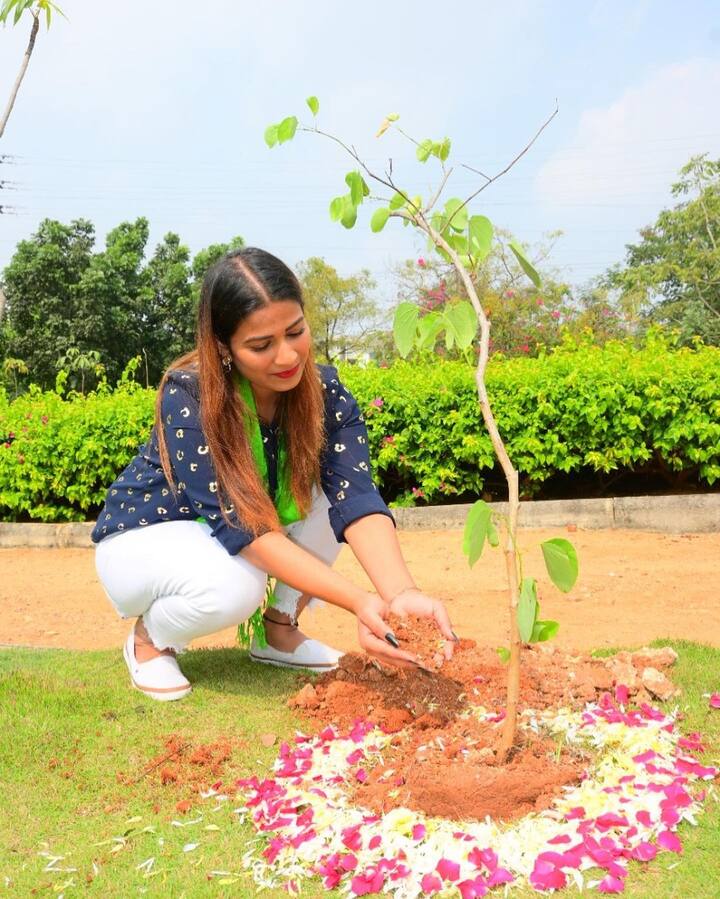 ఇనాయ కాలేజ్‌లో చదువుతున్నప్పుడే మోడలింగ్‌లో అడుగుపెట్టింది. Image Credit: Inaya Sultan/ Instagram