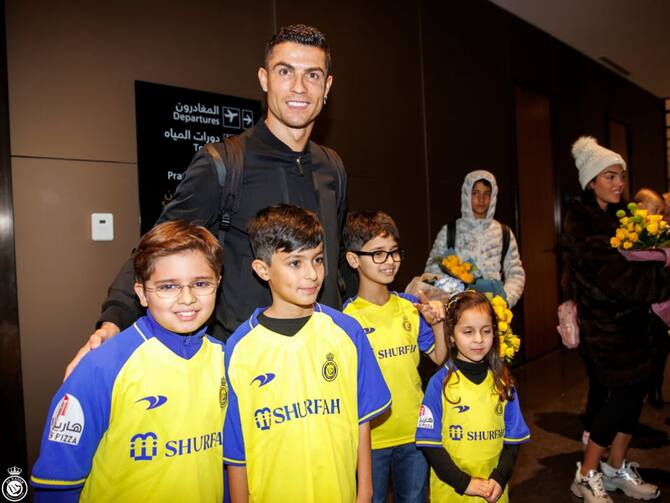 Cristiano Ronaldo Arrives In Saudi Arabia Ahead Of Grand Unveiling By Al  Nassr. WATCH