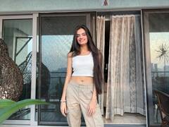 Ruhanika Dhawan: रुहानिका धवननं वयाच्या 15 व्या वर्षी  घेतलं घर; पाहा फोटो