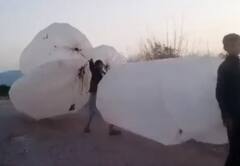 आर्थिक तंगी से जूझ रहा पाकिस्तान, प्लास्टिक थैलियों में रसोई गैस भर इस्तेमाल कर रहे लोग