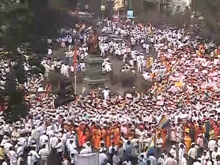 सम्मेद शिखरजी पर्यटनस्थळ घोषित झाल्याने देशभरातून मोर्चे सुरुच आहेत.